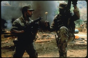 Carl Weathers and Bill Duke in Predator (1987) 